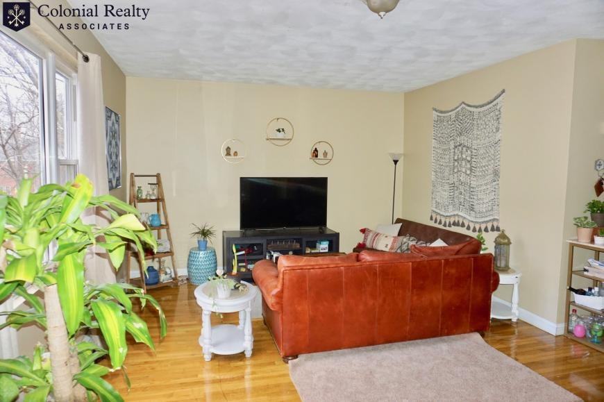 27 Highgate St - Photo 4 of 10