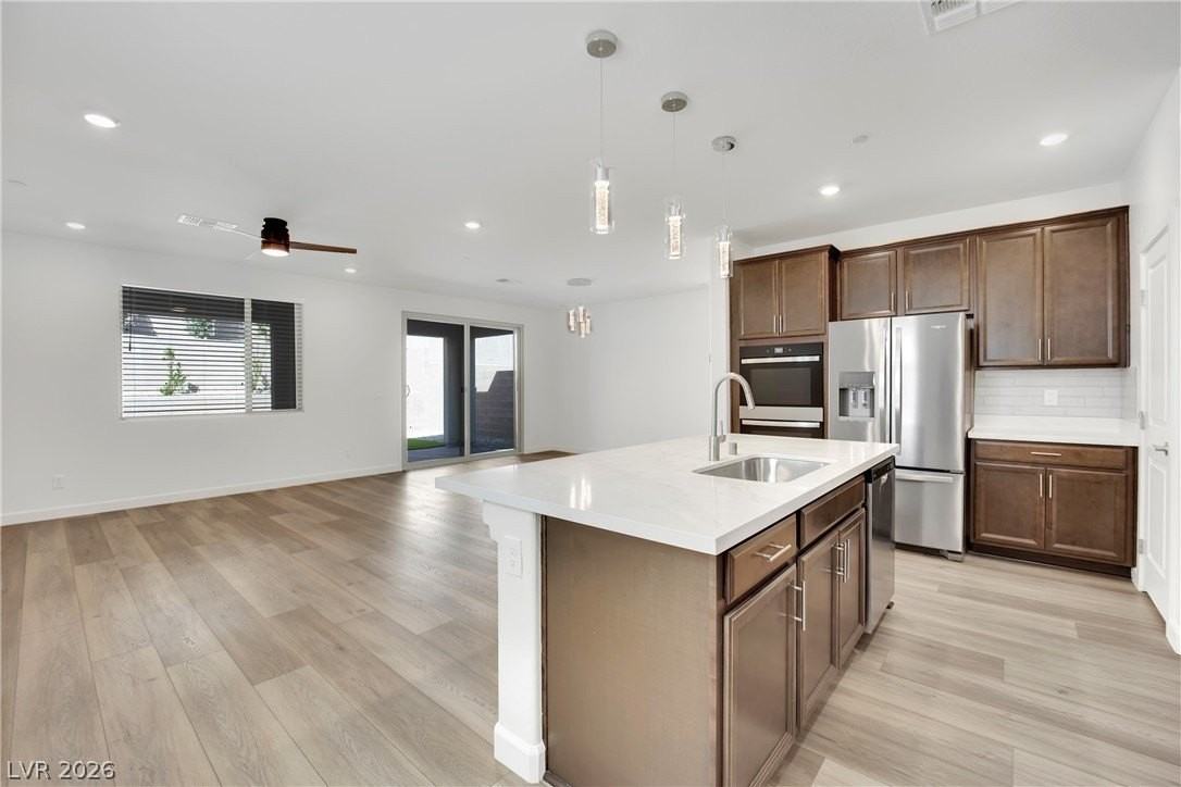 1515 Pacific Baza St - Photo 3 of 36