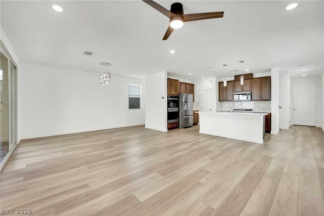 1515 Pacific Baza St - Photo 4 of 36