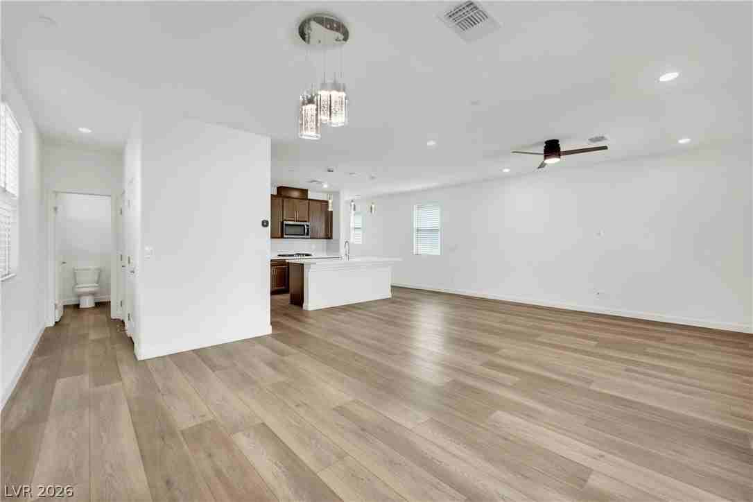 1515 Pacific Baza St - Photo 5 of 36