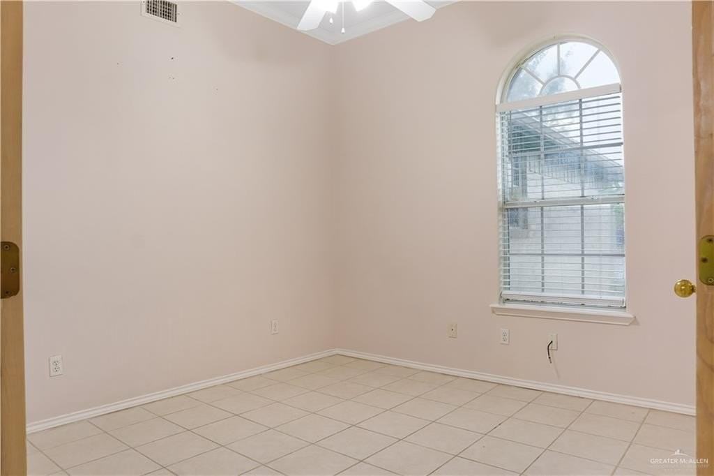 2212 Lilly Cove Dr - Photo 4 of 23