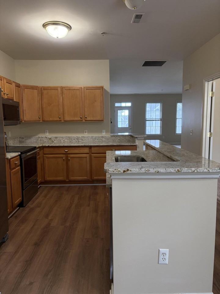 534 Constitution St #42 - Photo 7 of 24