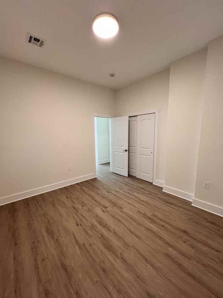 70 69th St #4 - Photo 4 of 5