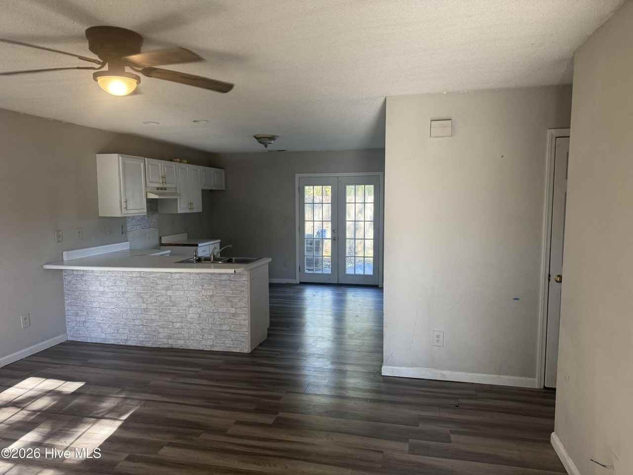 112 Avondale Ave Unit B - Photo 2 of 7