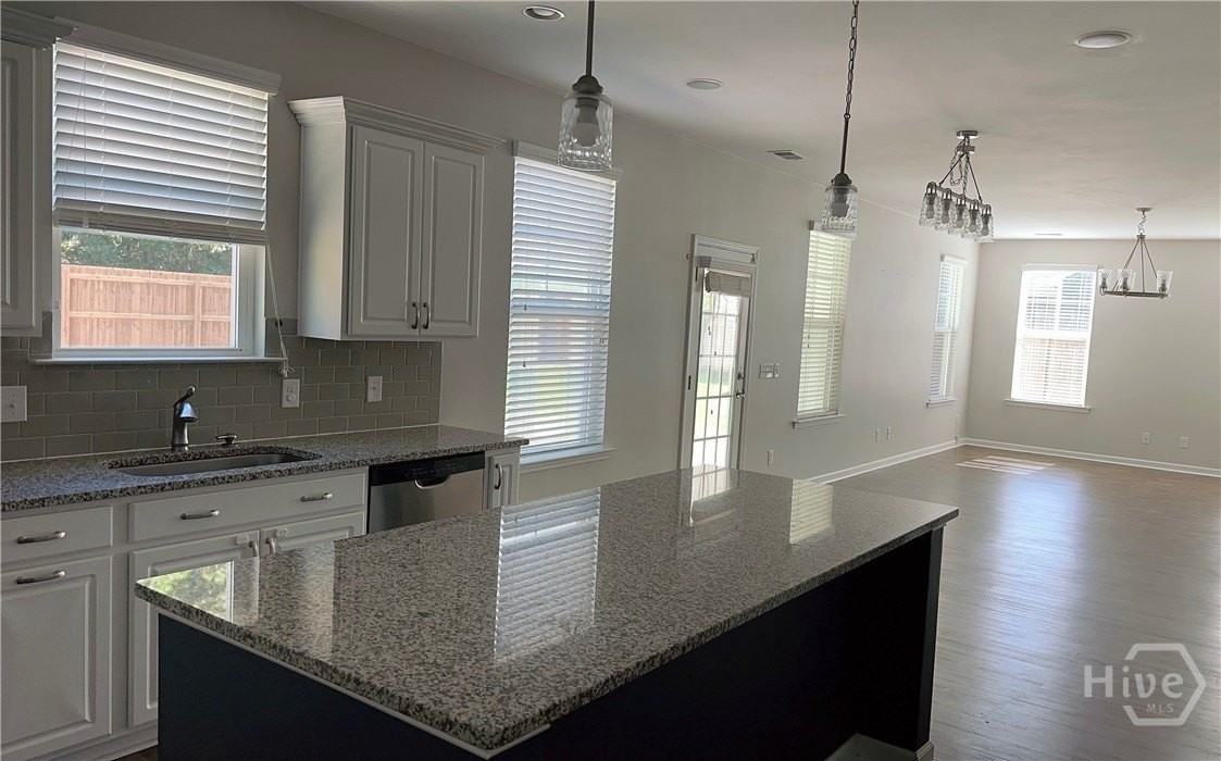 604 Majestic Dr - Photo 6 of 42