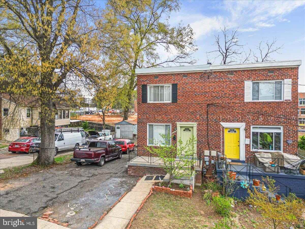 5225 59th Ave - Photo 2 of 22