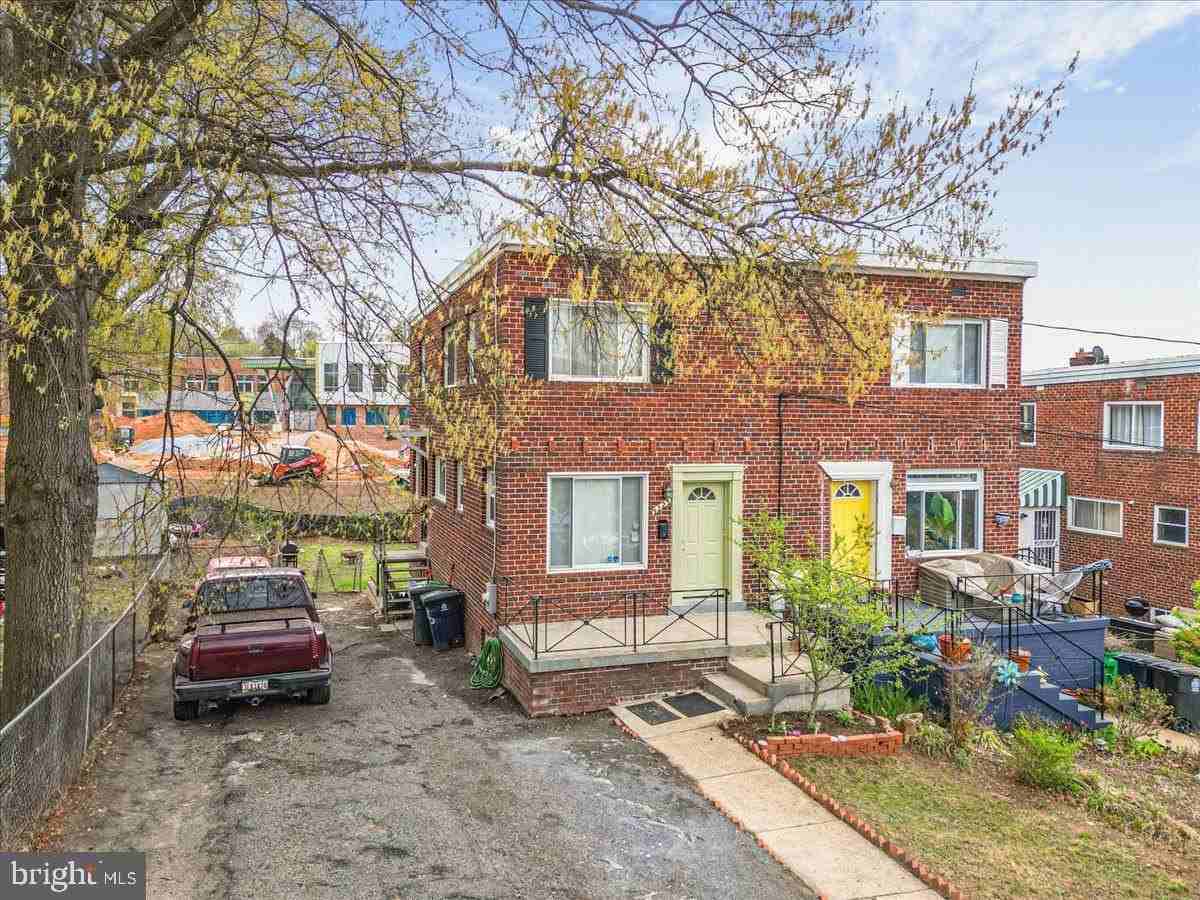 5225 59th Ave - Photo 3 of 22