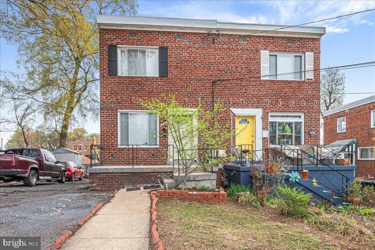 5225 59th Ave - Photo 4 of 22