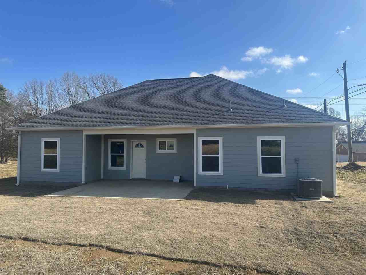 215 Bass Ave S - Photo 3 of 7