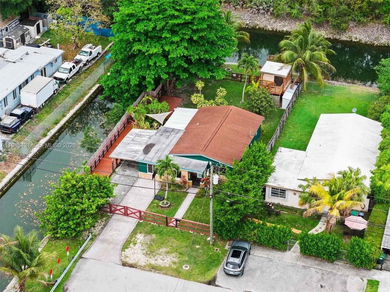 7245 S Waterway Dr - Photo 3 of 35