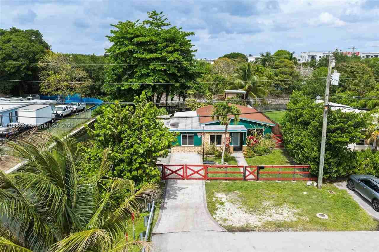 7245 S Waterway Dr - Photo 4 of 35