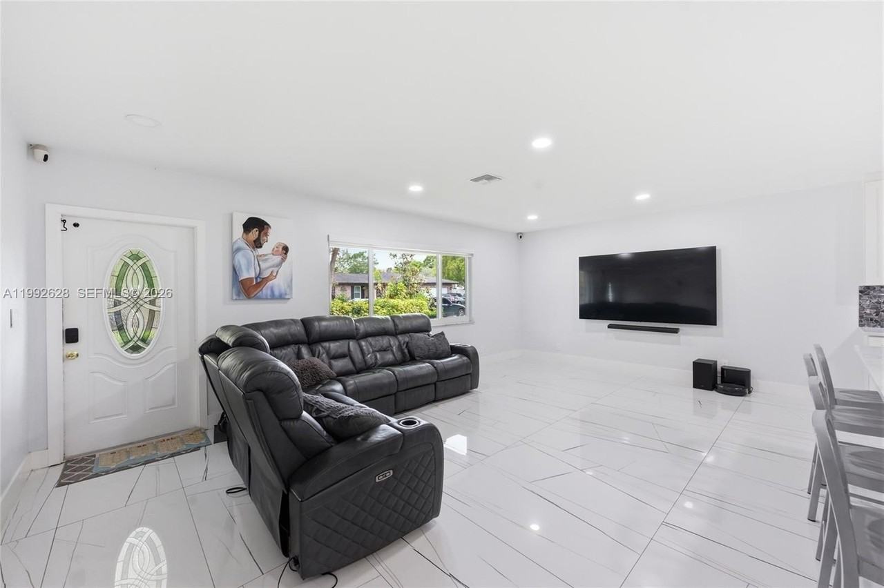 12002 Nw 27th Dr #12002 - Photo 4 of 46