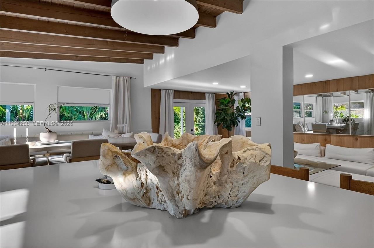 3138 Sw 15th St - Photo 3 of 39