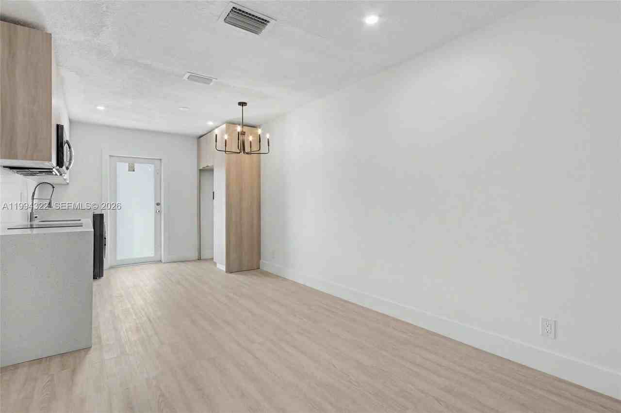 55 Sw 13th St #A - Photo 7 of 25