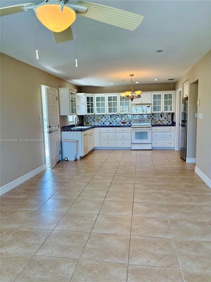 1323 Bayshore Dr #203 - Photo 3 of 27