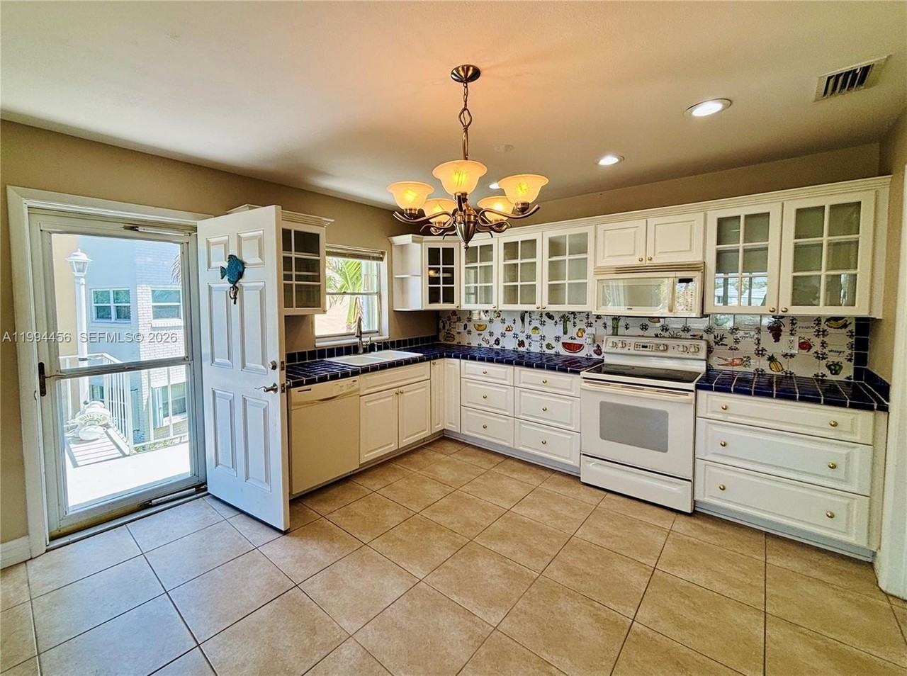 1323 Bayshore Dr #203 - Photo 6 of 27