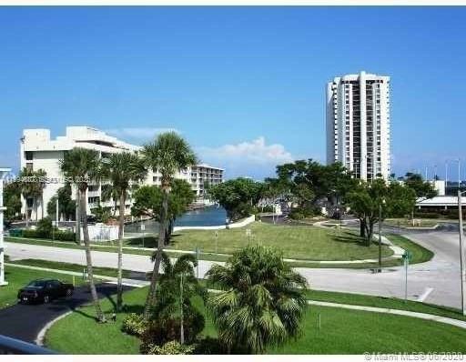 1631 Ne 114th St #305 - Photo 4 of 14