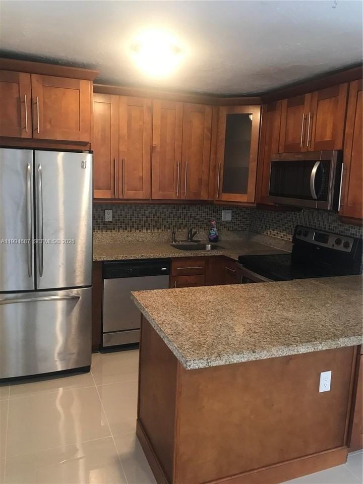 1631 Ne 114th St #305 - Photo 7 of 14