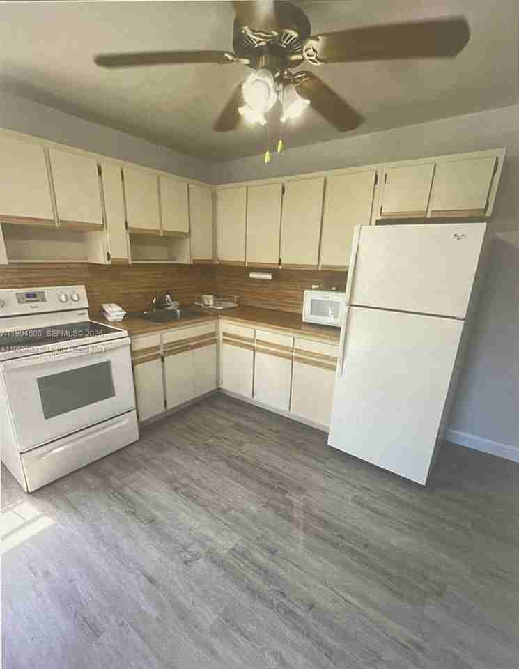 2734 Sw 30th Ct #3 - Photo 2 of 10