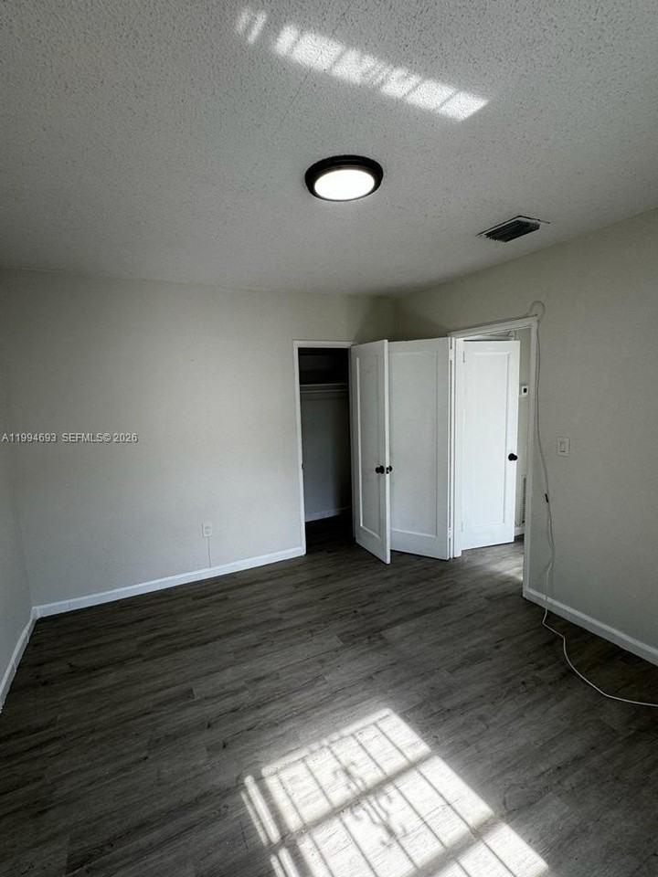 2734 Sw 30th Ct #3 - Photo 4 of 10