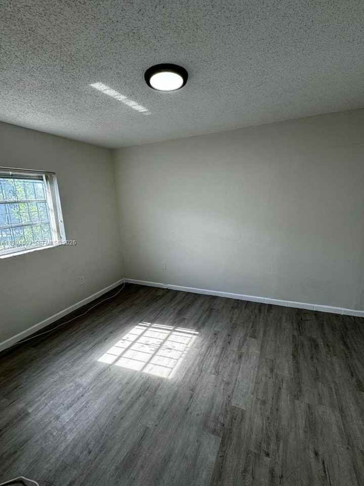 2734 Sw 30th Ct #3 - Photo 7 of 10