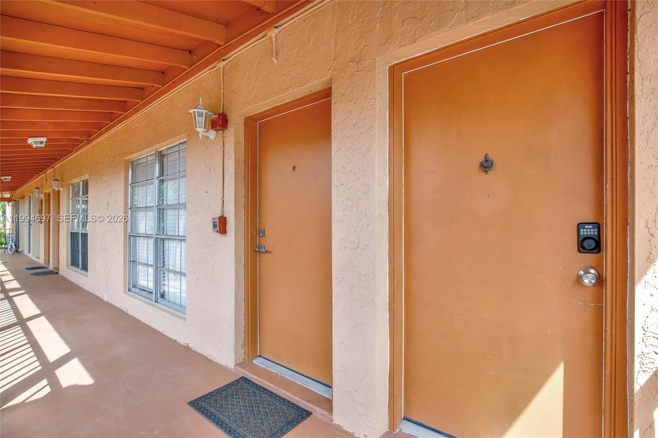 7241 Miami Lakes Dr #D14 - Photo 3 of 25