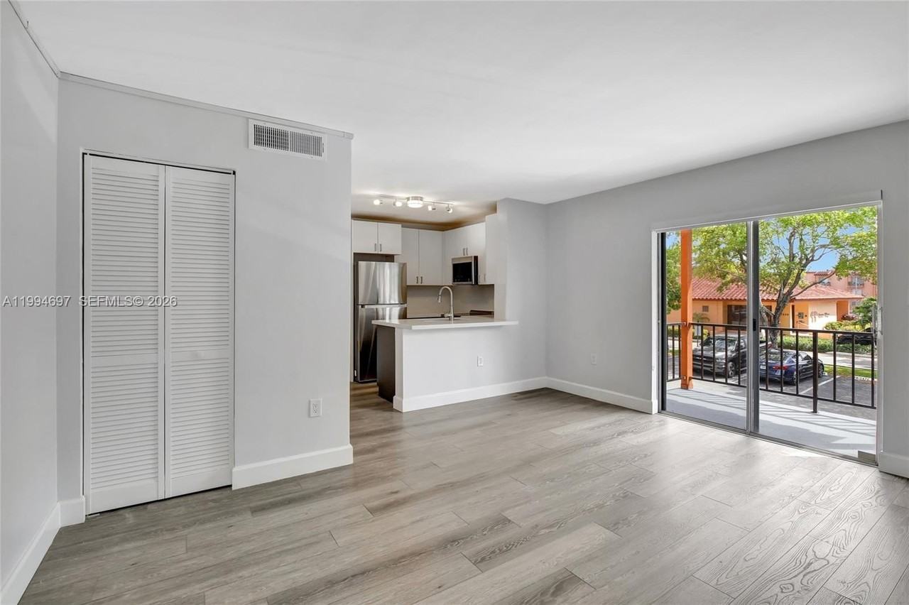 7241 Miami Lakes Dr #D14 - Photo 5 of 25