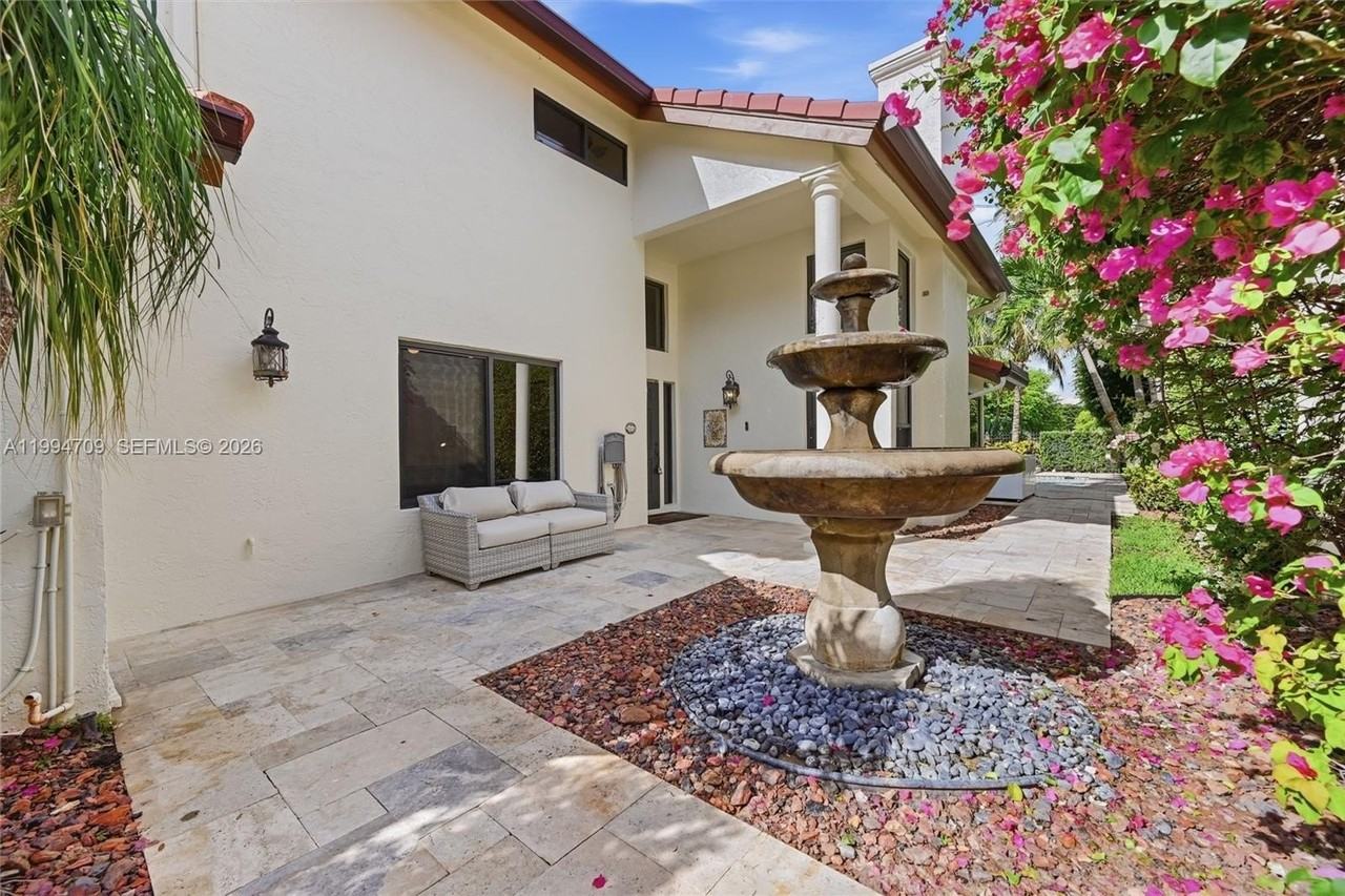 21944 Town Place Dr - Photo 5 of 50