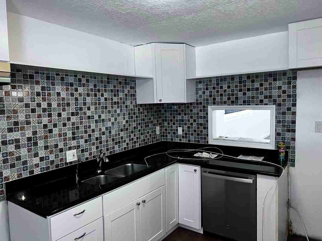 109 Sw 1st Ave - Photo 4 of 16