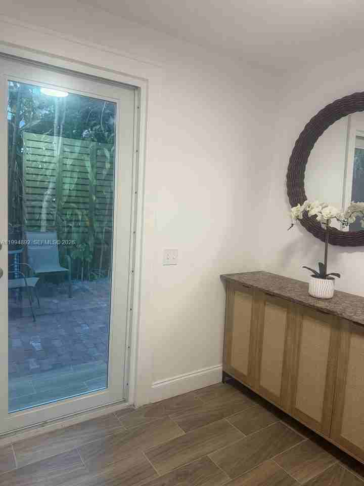 1235 Coral Way - Photo 4 of 32