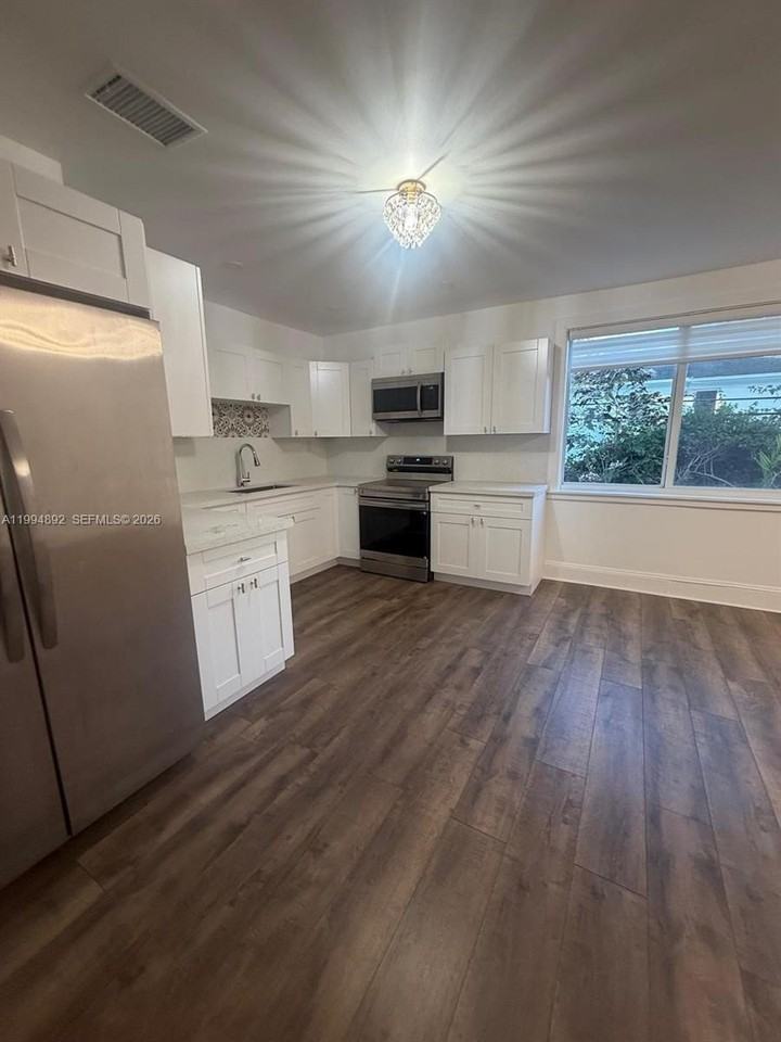 1235 Coral Way - Photo 5 of 32