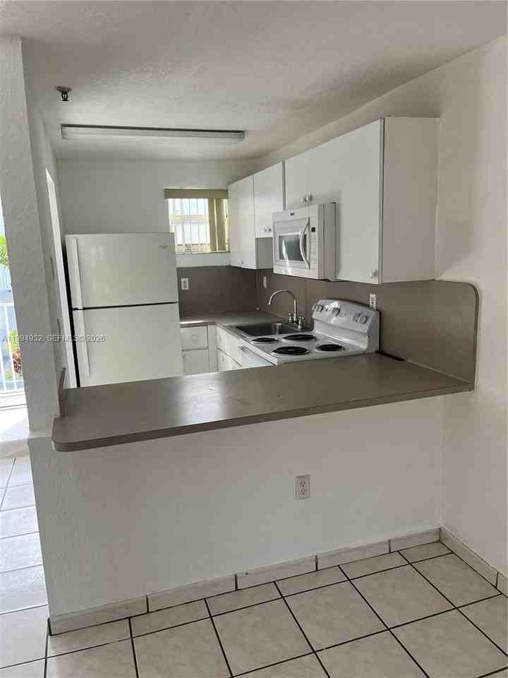 8031 Nw 8th St #13 - Photo 6 of 20