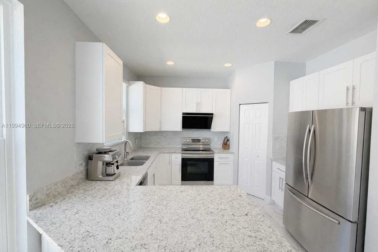 5005 Northern Lights Dr #5005 - Photo 7 of 17