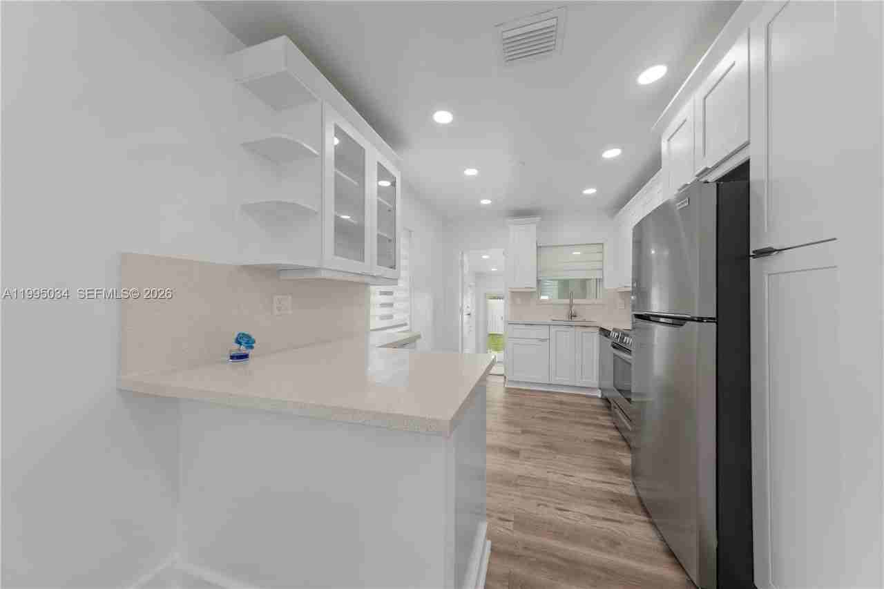 5727 Sw 3rd St #0 - Photo 4 of 14