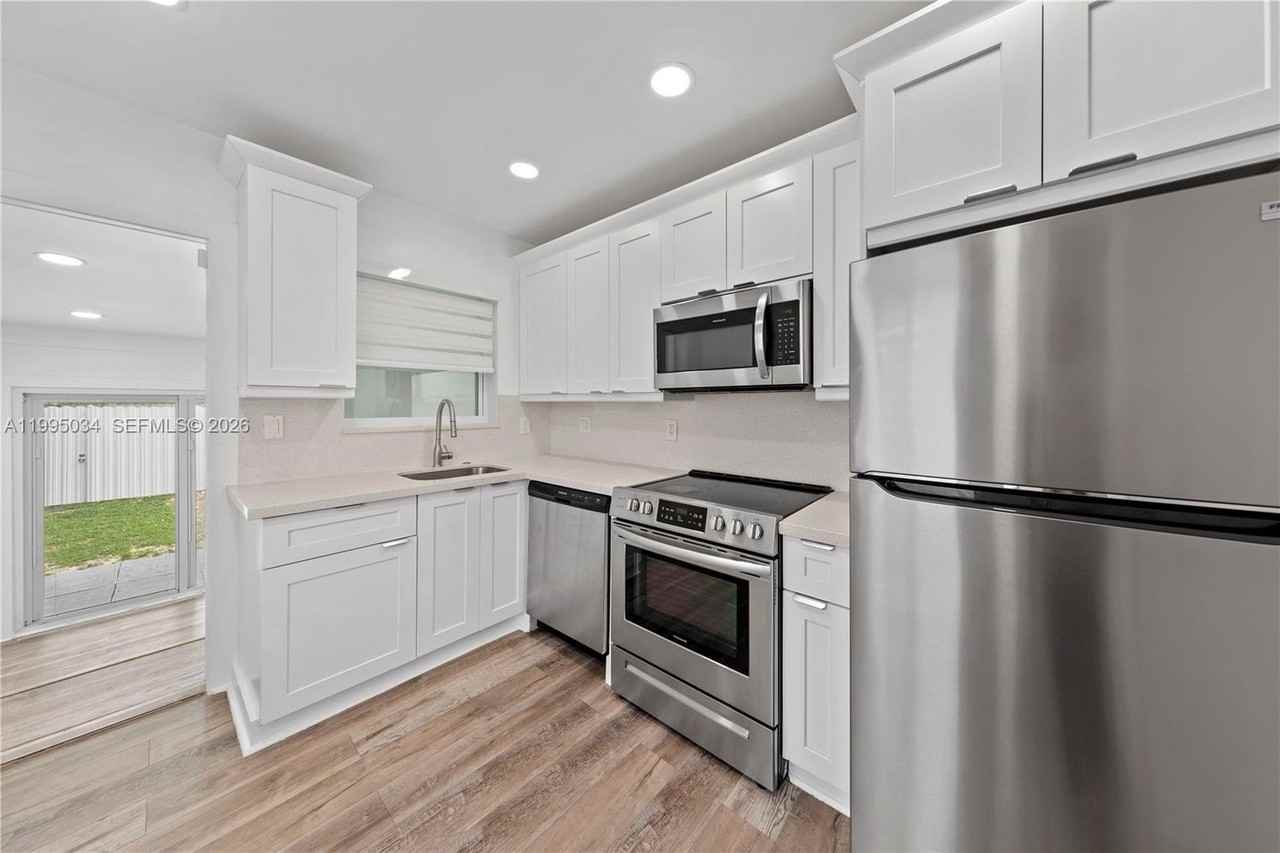 5727 Sw 3rd St #0 - Photo 5 of 14