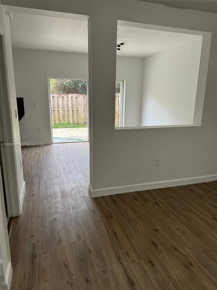 319 Se 20th Ter #319 - Photo 4 of 18