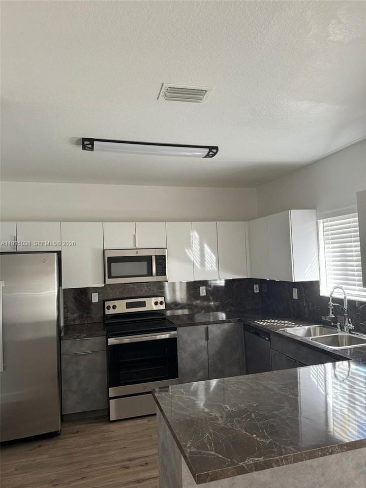 319 Se 20th Ter #319 - Photo 5 of 18