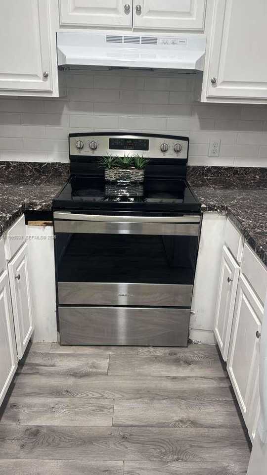 472 Glenwood Dr #472 - Photo 2 of 4