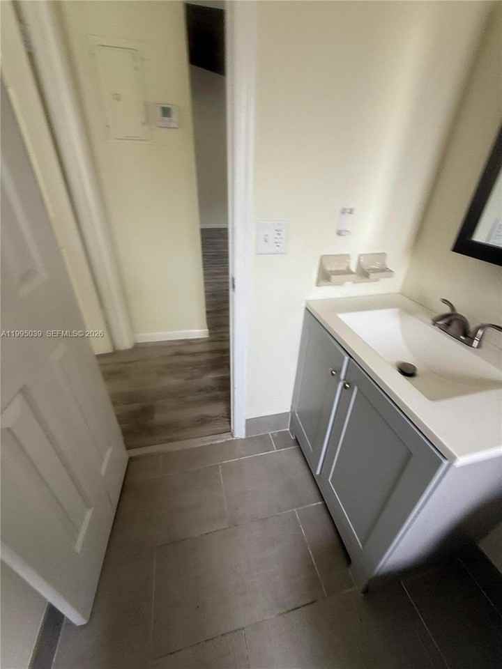 472 Glenwood Dr #472 - Photo 4 of 4