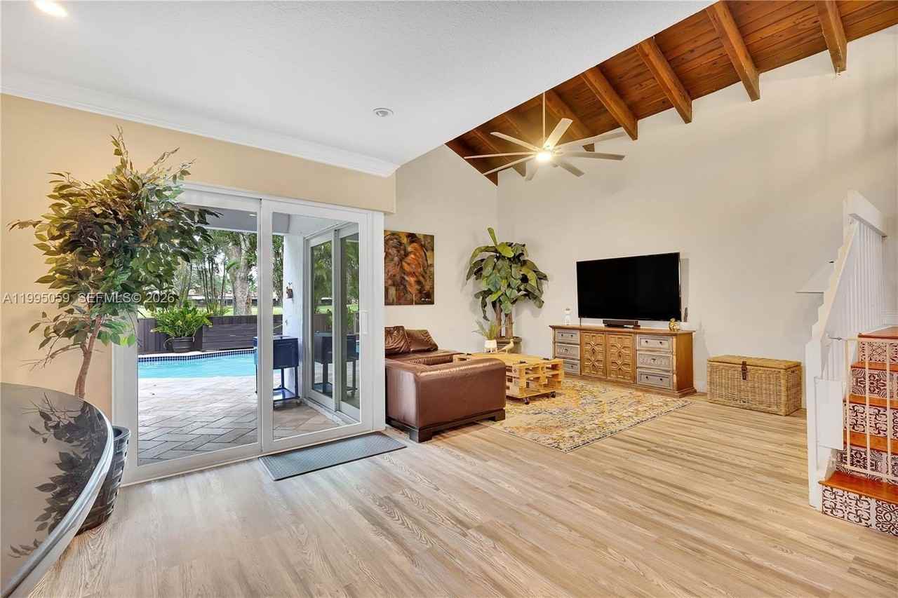 1610 W Sandpiper Cir - Photo 2 of 46