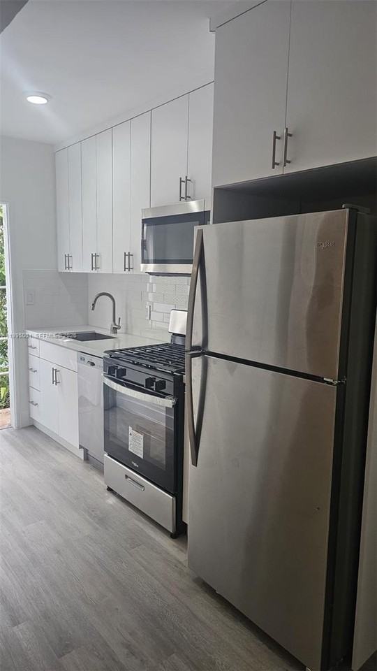 1616 Michigan Ave #11 - Photo 2 of 23