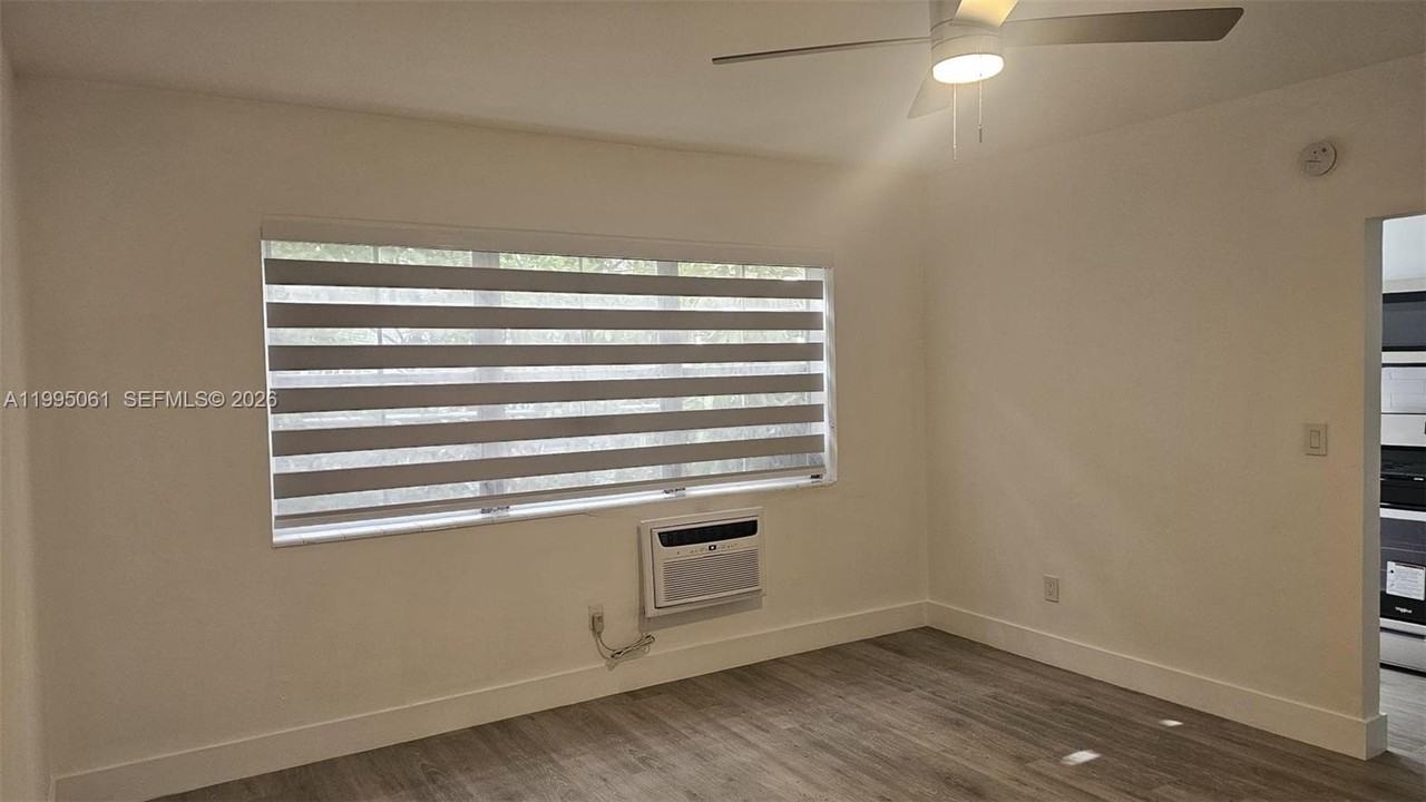 1616 Michigan Ave #11 - Photo 4 of 23