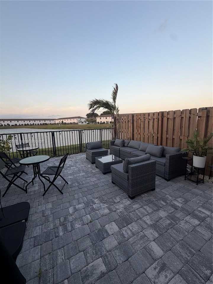 2371 Nw 122nd Ter - Photo 3 of 32