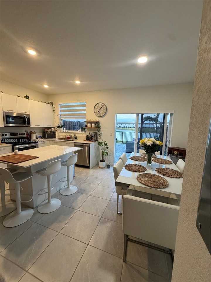 2371 Nw 122nd Ter - Photo 7 of 32