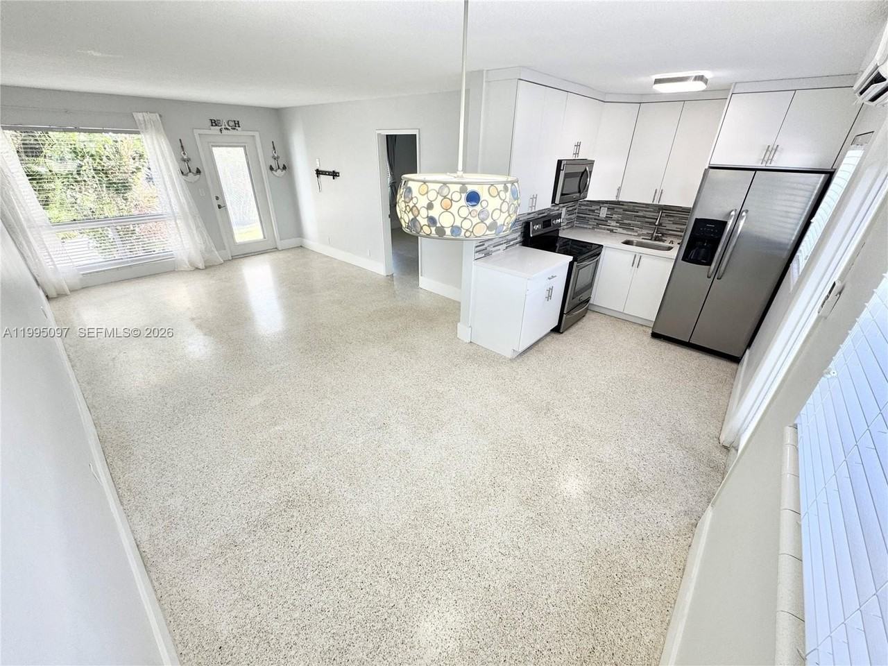 1601 Se 15th St #1B - Photo 3 of 19