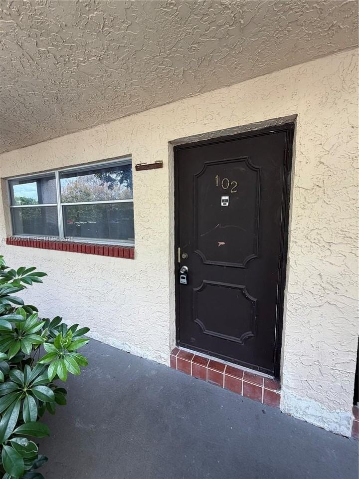 8604 Nw 35th St #102 - Photo 2 of 14