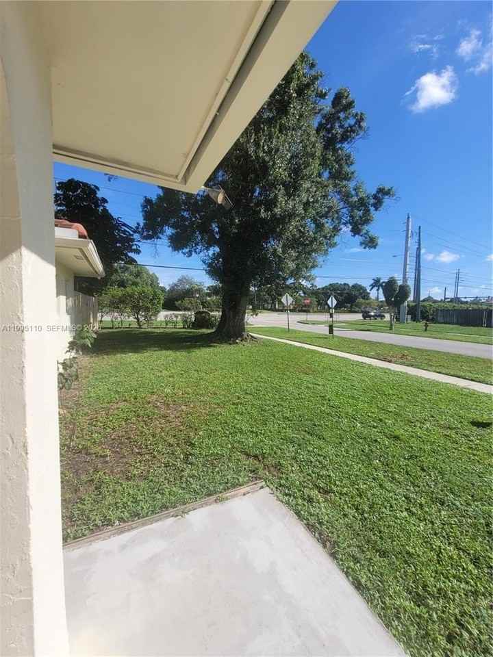 22028 Acapulco Ct - Photo 4 of 34