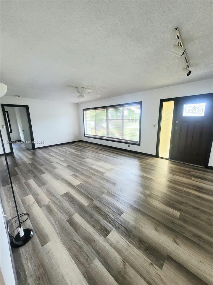 22028 Acapulco Ct - Photo 7 of 34