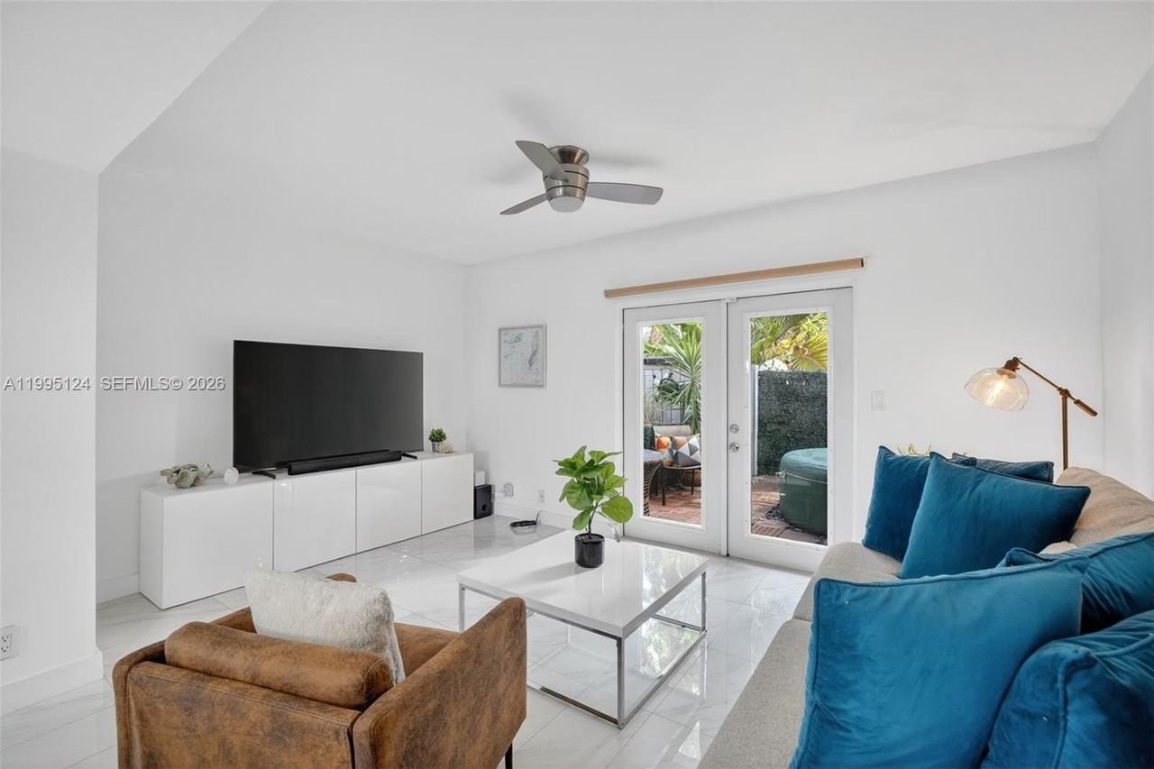 1953 Ne 15th Ave #1953 - Photo 4 of 35