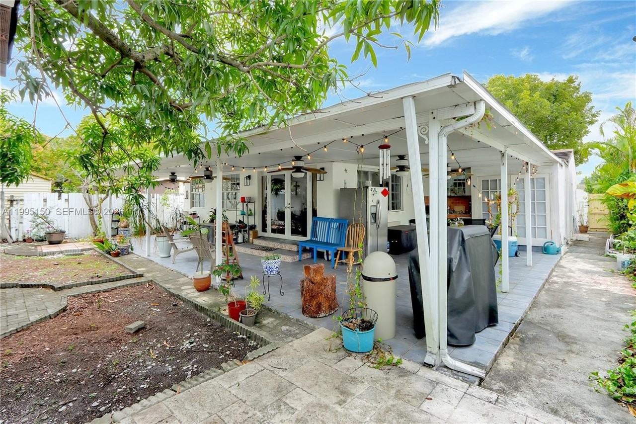 5509 Sw 6th St - Photo 3 of 22